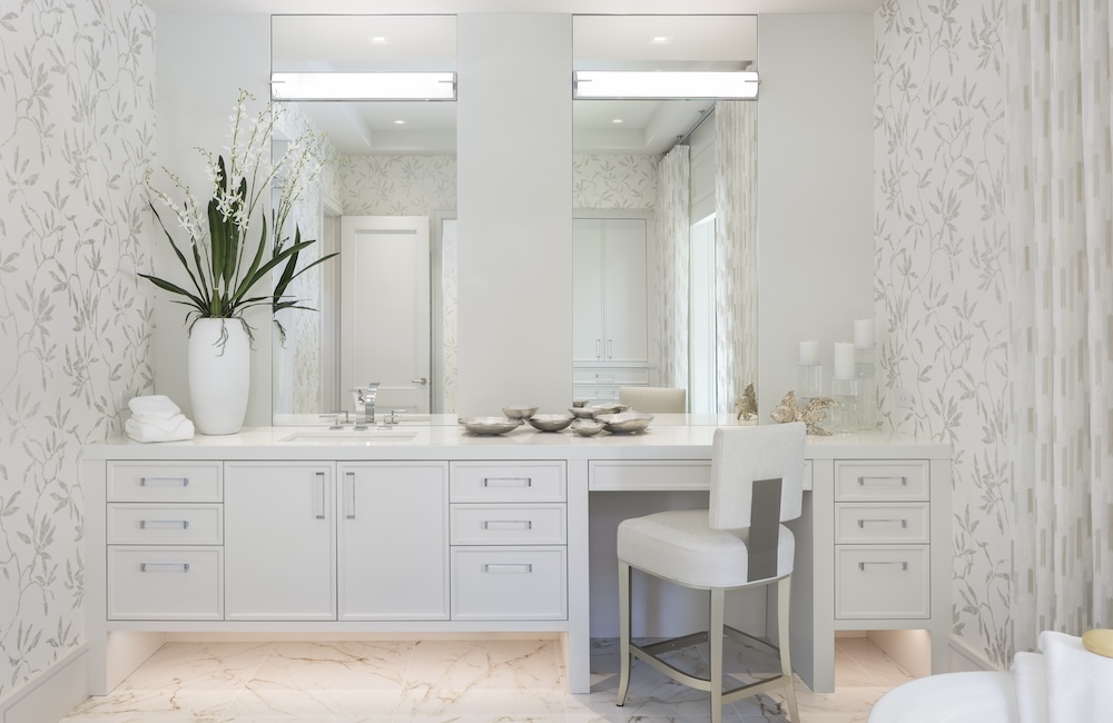 LH_2021 Gordon Dr E_Master Bath (Her)