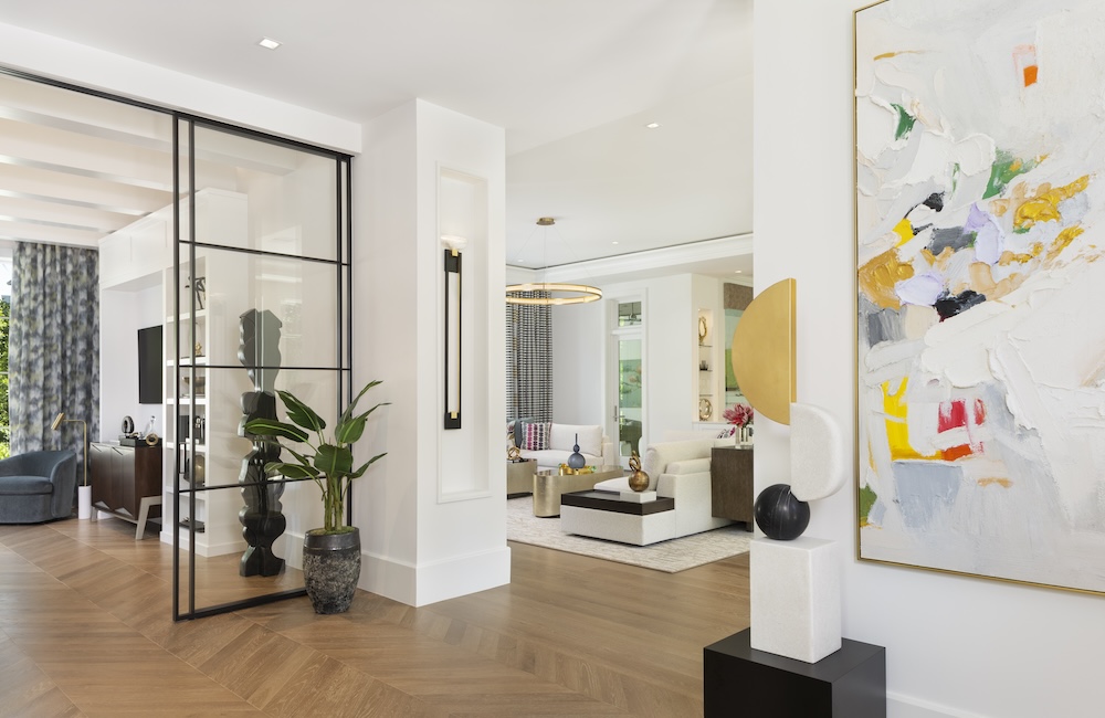 LH_2075 Gordon Dr E_EntryView